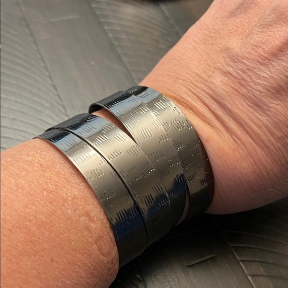 3 Silver colored Bracelets - Picture 11 of 13